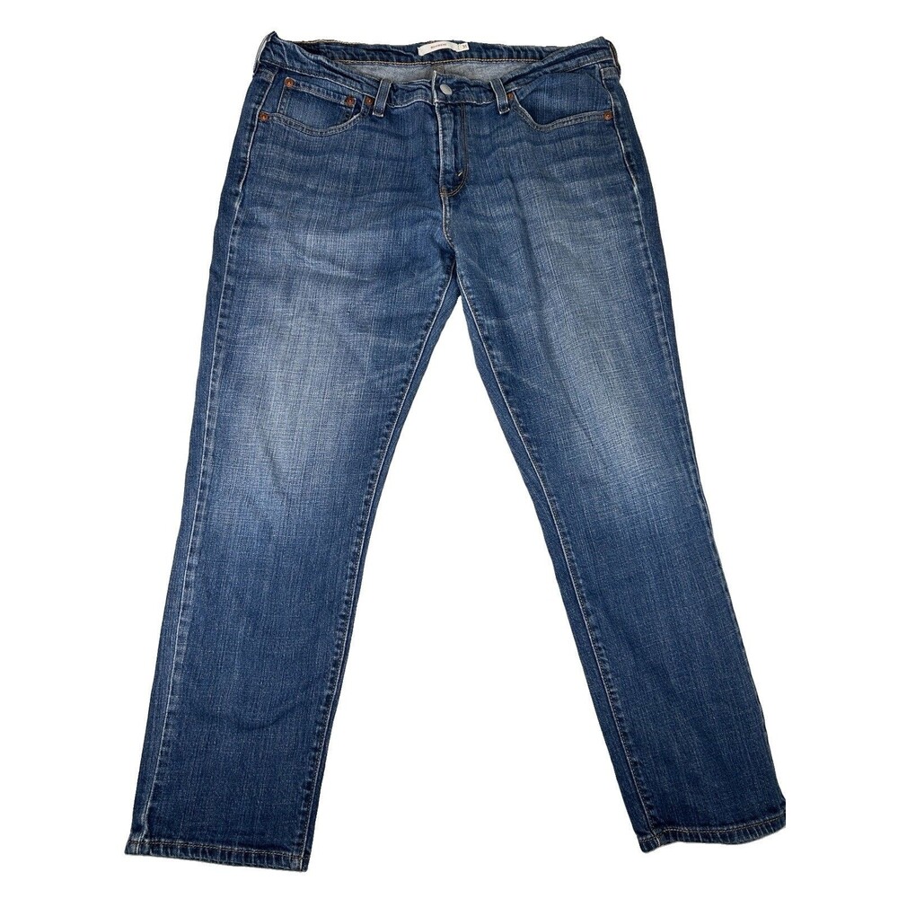 Levi's womens boyfriend jeans 99% cotton 1% Elastane Sz 31